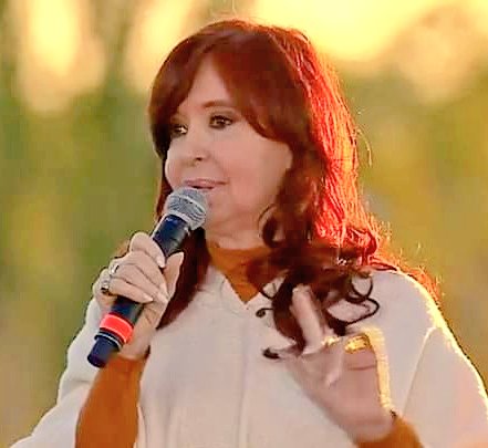 Caperusoto's tweet photo. #PongamosUnaFotoDeCFK
#ElDedito
❤✌ https://t.co/14yNL6EDGm
