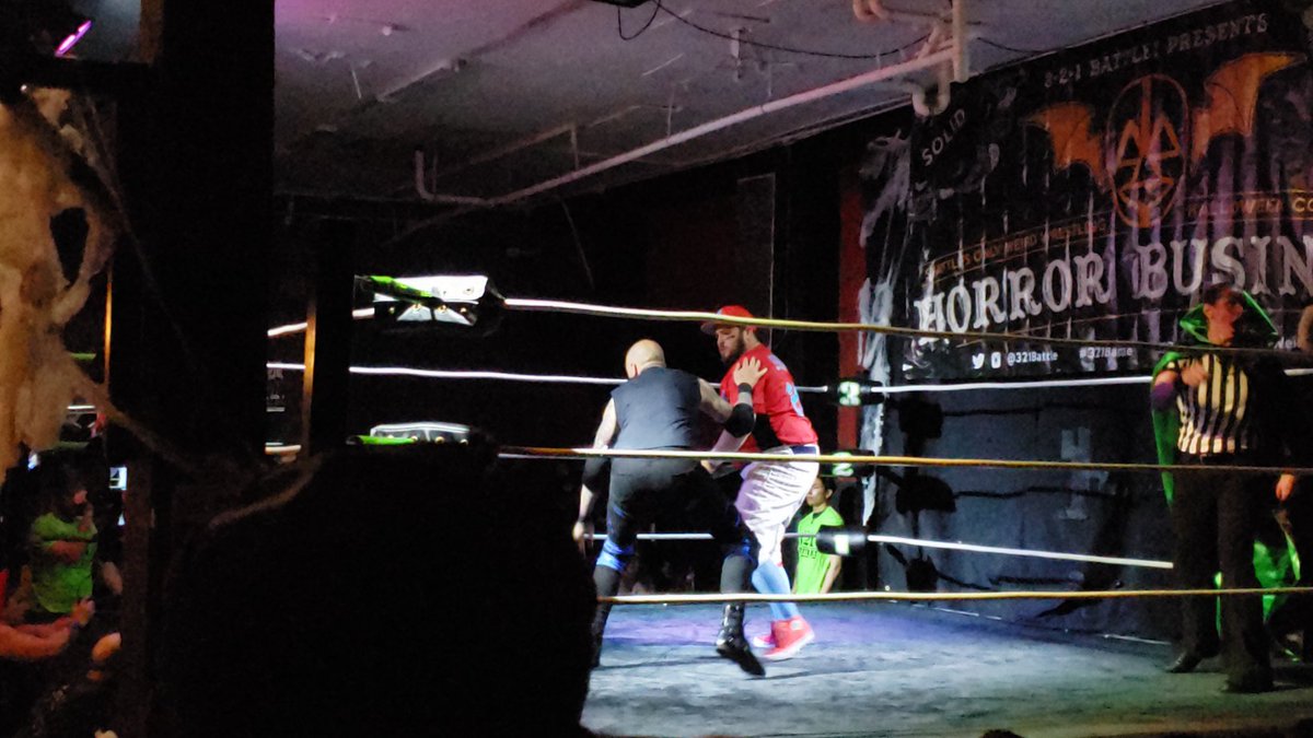 Gantiz's tweet photo. #TwitterVerifiedAsshole @ImSteveMigs has been #TwitterDQed by #UncleMuscles
#Comeupance
#WeirdWrestling #321Battle #SolidSteel #HorrorBusiness https://t.co/1VbByevAzS