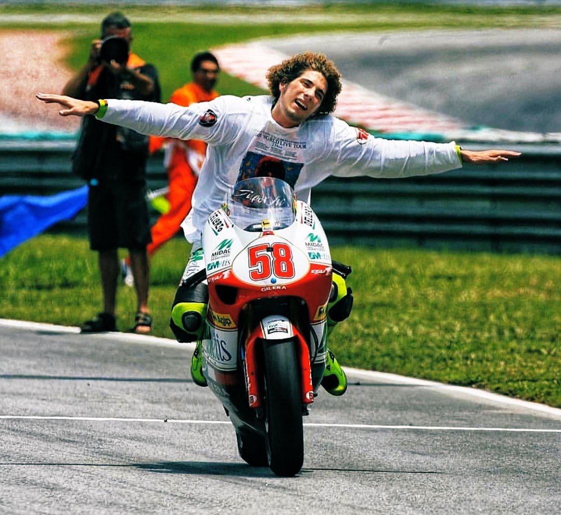teamSic58's tweet image. 19 Ottobre 2008
Marco 250cc World Champion 🏆
Sempre nel cuore,
Sempre con noi ❤️
#Sic58
