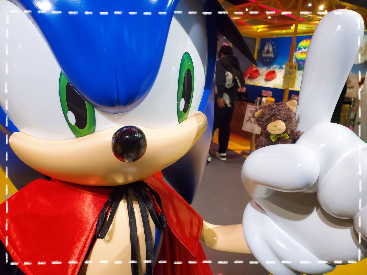 Little Lime does things: Hanging out with my pal Sonic!