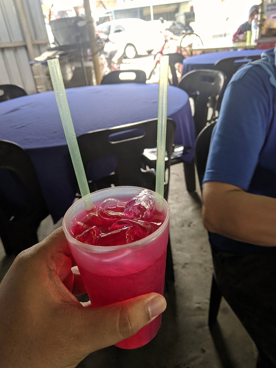 itsbangbob's tweet image. Bangbob tau Bangbob peminat tegar Android, tapi tak payah lah pacak straw 2 batang kat sirap Bangbob. Hang tak puaih ati apa ni? Hahahahaha #androidVSiOS