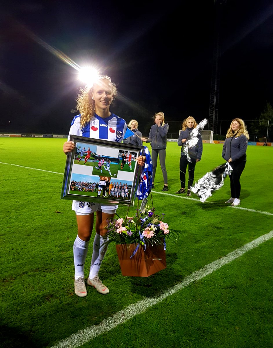 Onze Tiny Hoekstra speelde haar 150e wedstrijd voor sc Heerenveen.
Gefeliciteerd!!
