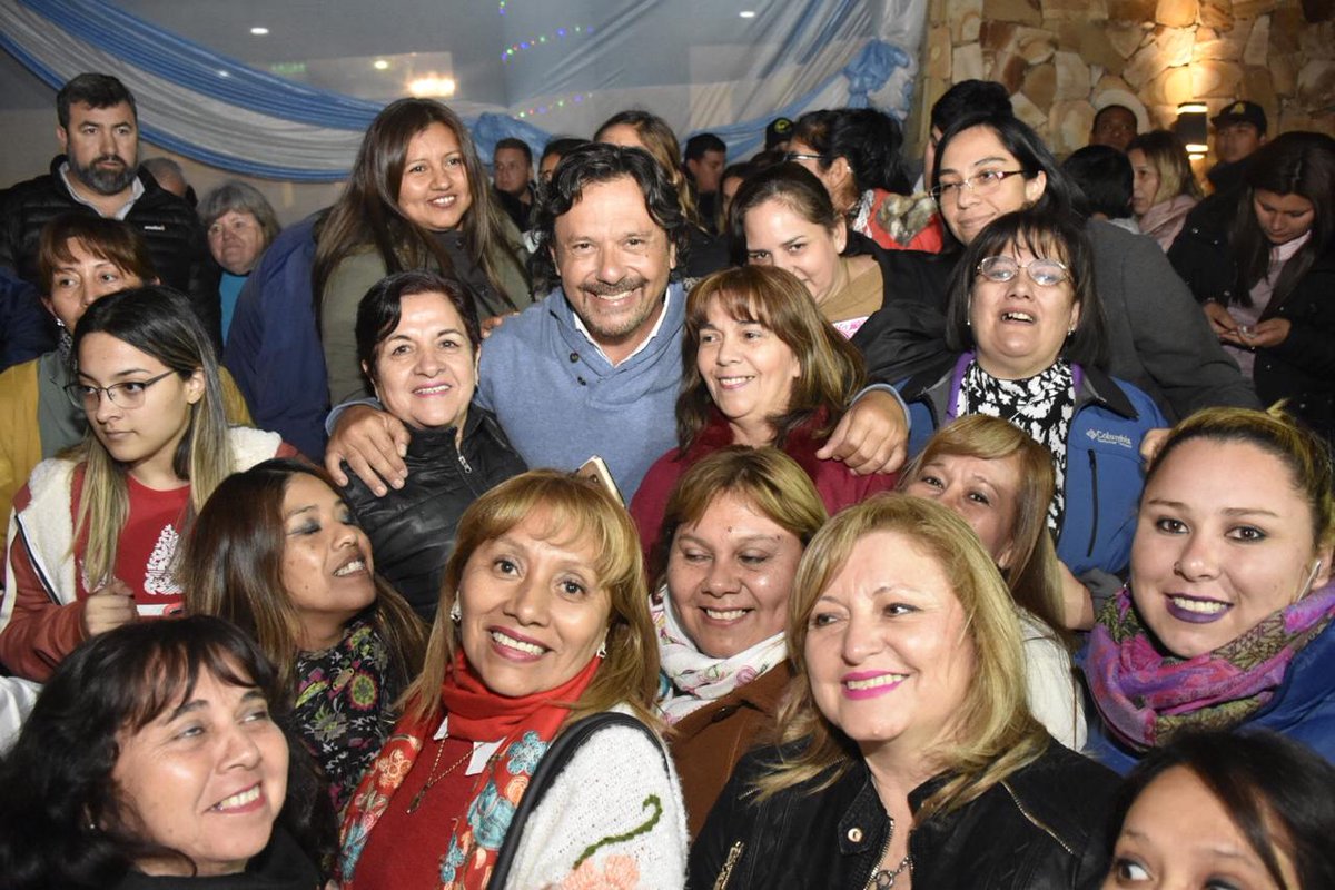 GustavoSaenzOK's tweet photo. Me reuní con docentes de toda la provincia. Solo con educación de calidad podemos salir adelante. Debemos construir una Salta con mayores oportunidades para todos. Mi compromiso es con el futuro de los salteños y ustedes forjan ese futuro. https://t.co/pC1RhXrxtp