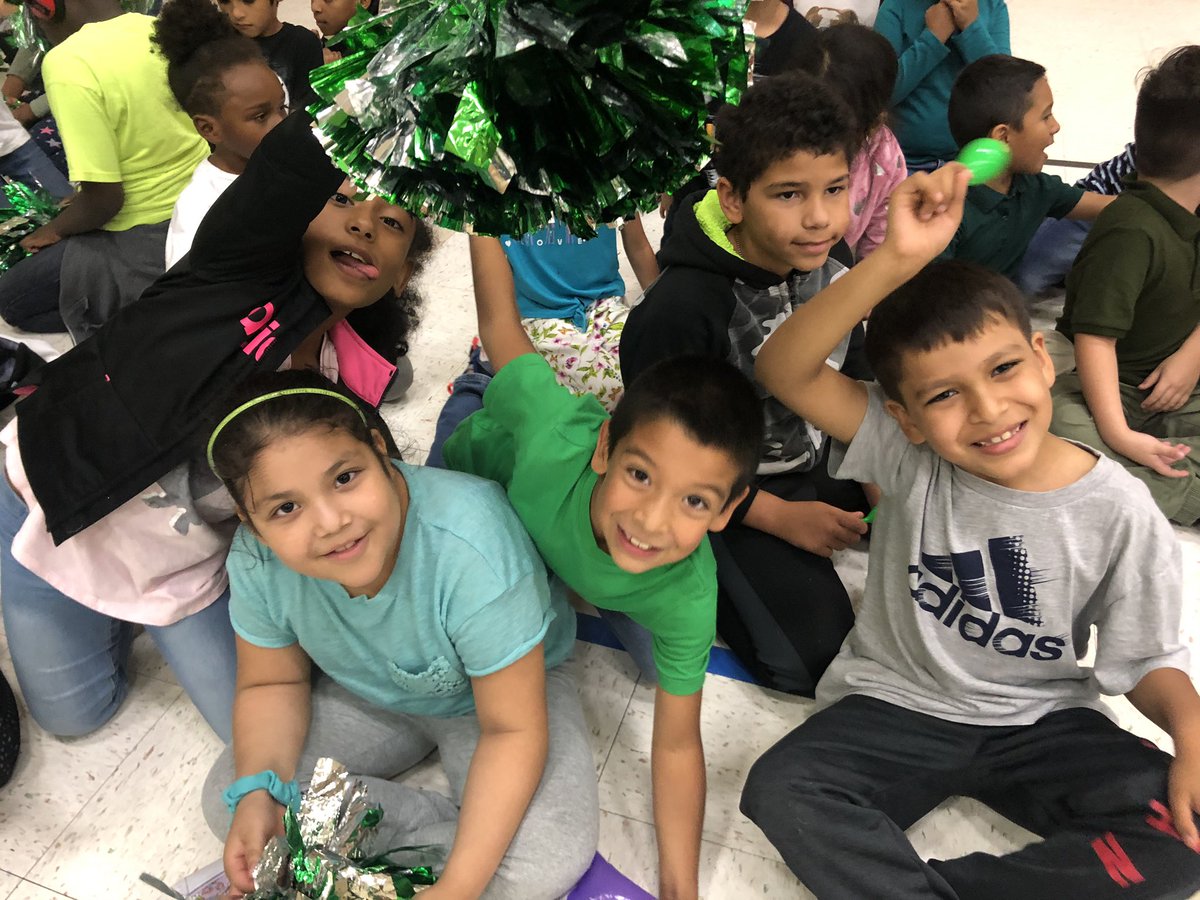 Verheul2ndgrade's tweet photo. We had a blast at our house assembly today!!! #mackeyes #housesystem #rispetto https://t.co/KVuv17iVVE