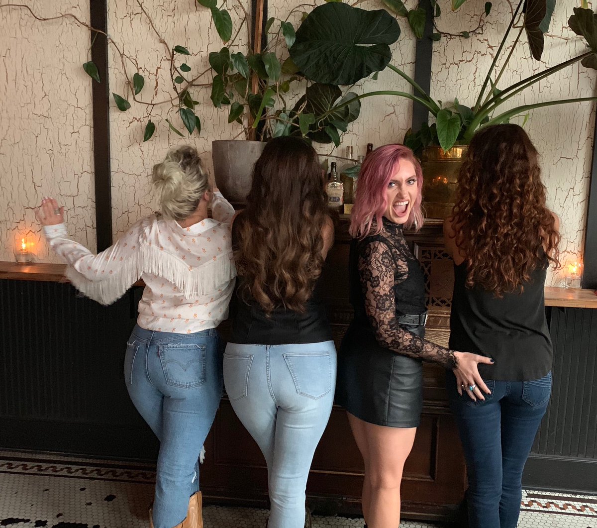 LDT85's tweet photo. @lukecombs we’re coming for you #pdx #oregonians https://t.co/l8h9ceUkE3