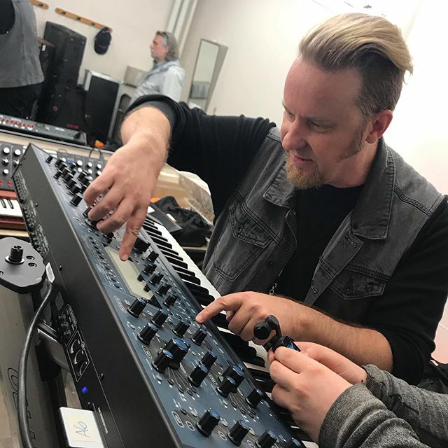 Robeone1's tweet image. #eriknorlander #rocketscientists #progstock2019 #backstage #keyboardist #synthesizer ift.tt/2MtMeVL