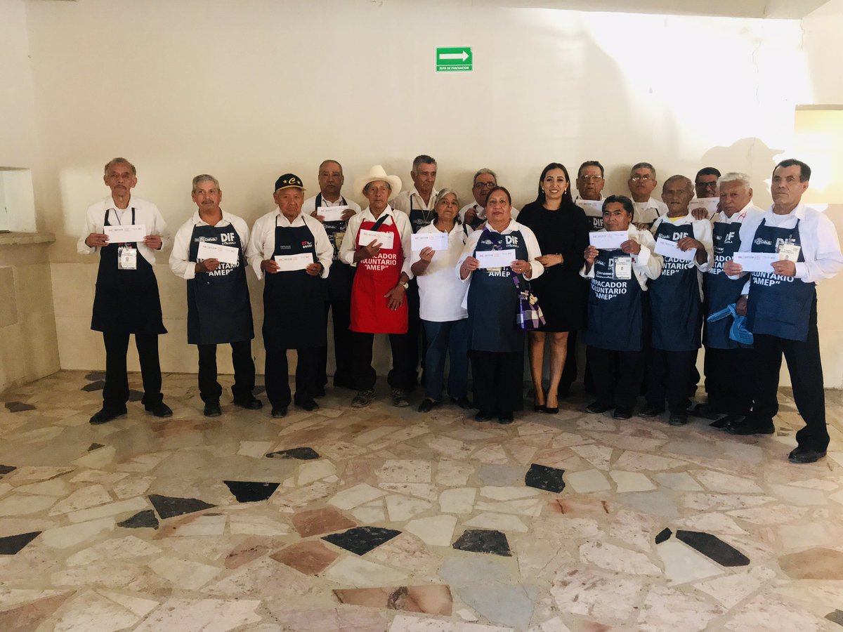 belacos's tweet photo. Gracias al convenio realizado entre Municipio y Estado, hoy con la presencia de la Primera Dama del Estado, recibimos el apoyo económico, alimentario y de aparatos funcionales que serán de mucho beneficio para nuestra comunidad #DIFCoahuila #DIFNava @Zenon_Velazquez https://t.co/JLSHayeIXJ