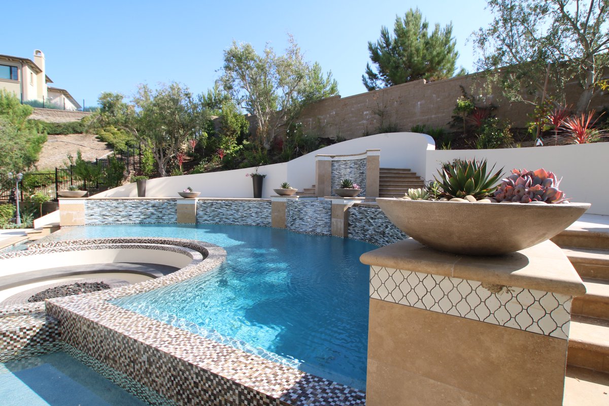 1FabLocation's tweet photo. This designer #pool in Irvine, CA, featured in an elegant mediterranean #mansion  is available for #films  , #photo  and select special events. #filmfriendly #architecture #commercials #musicvideos #tvshows #interviews now. https://t.co/kn9FGvJEeI