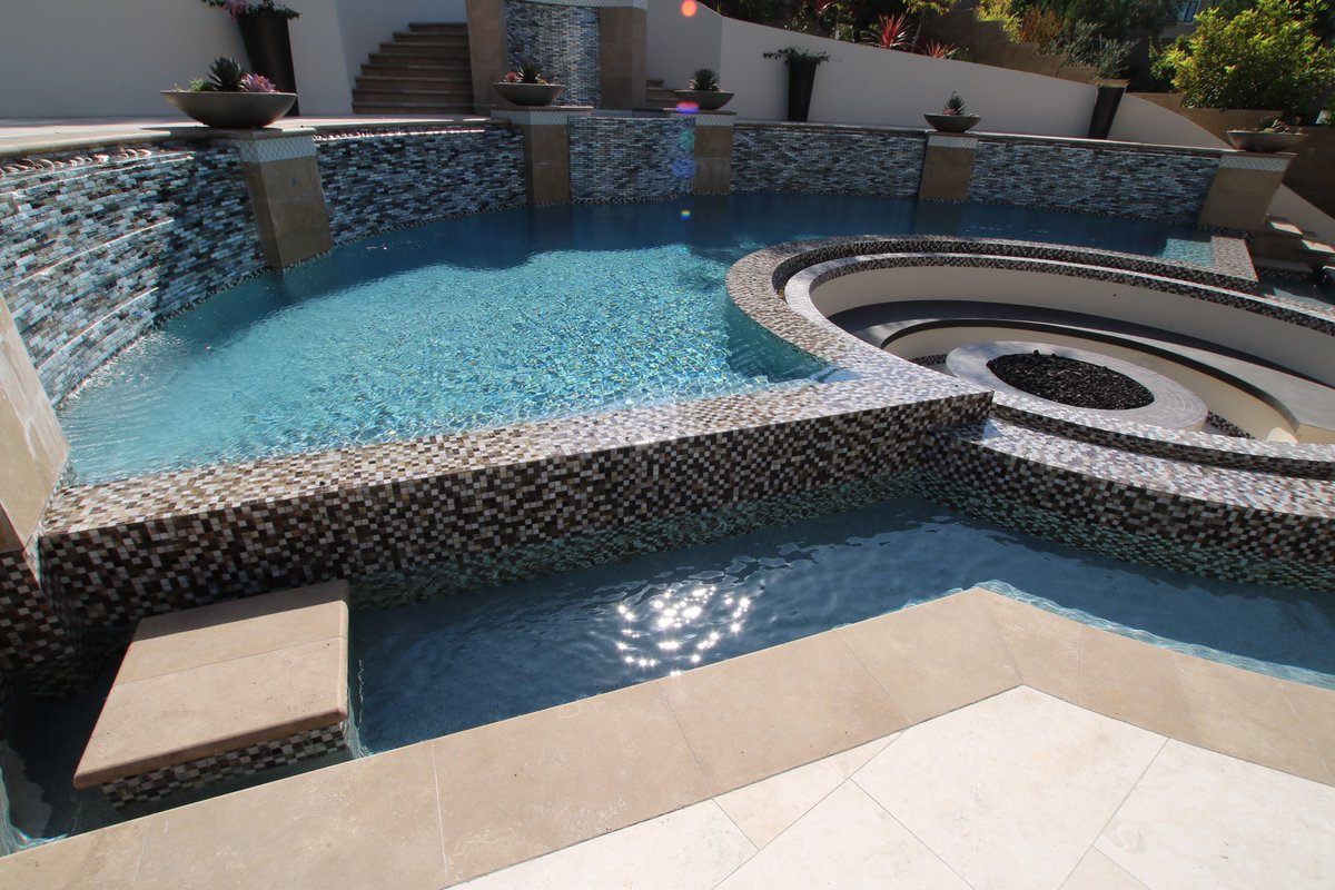 1FabLocation's tweet photo. This designer #pool in Irvine, CA, featured in an elegant mediterranean #mansion  is available for #films  , #photo  and select special events. #filmfriendly #architecture #commercials #musicvideos #tvshows #interviews now. https://t.co/kn9FGvJEeI