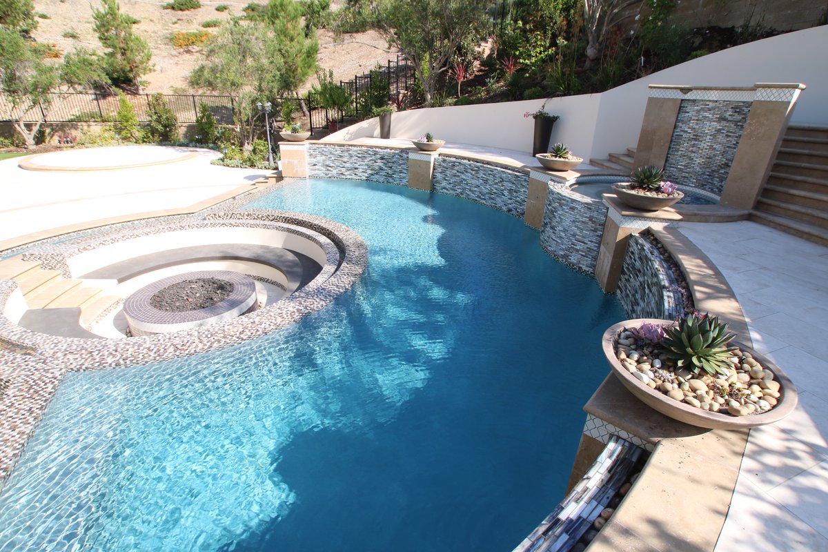 1FabLocation's tweet photo. This designer #pool in Irvine, CA, featured in an elegant mediterranean #mansion  is available for #films  , #photo  and select special events. #filmfriendly #architecture #commercials #musicvideos #tvshows #interviews now. https://t.co/kn9FGvJEeI