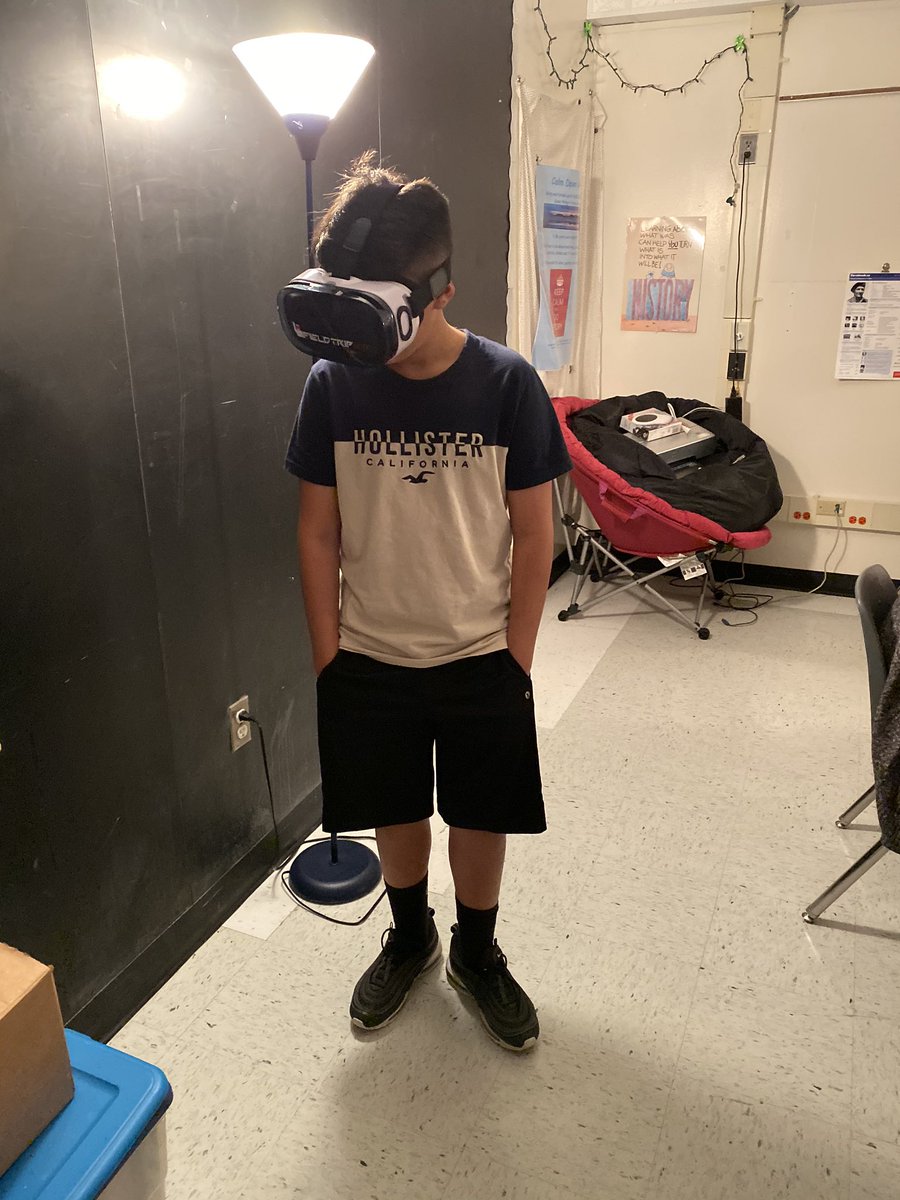 MsGriffin18's tweet photo. We used the VR goggles to explore tenements in NYC! Such a cool way for the students to learn! #pinoeerpower #PL #VirtualReality @SterlingMiddle1 https://t.co/PphV3EAB6m