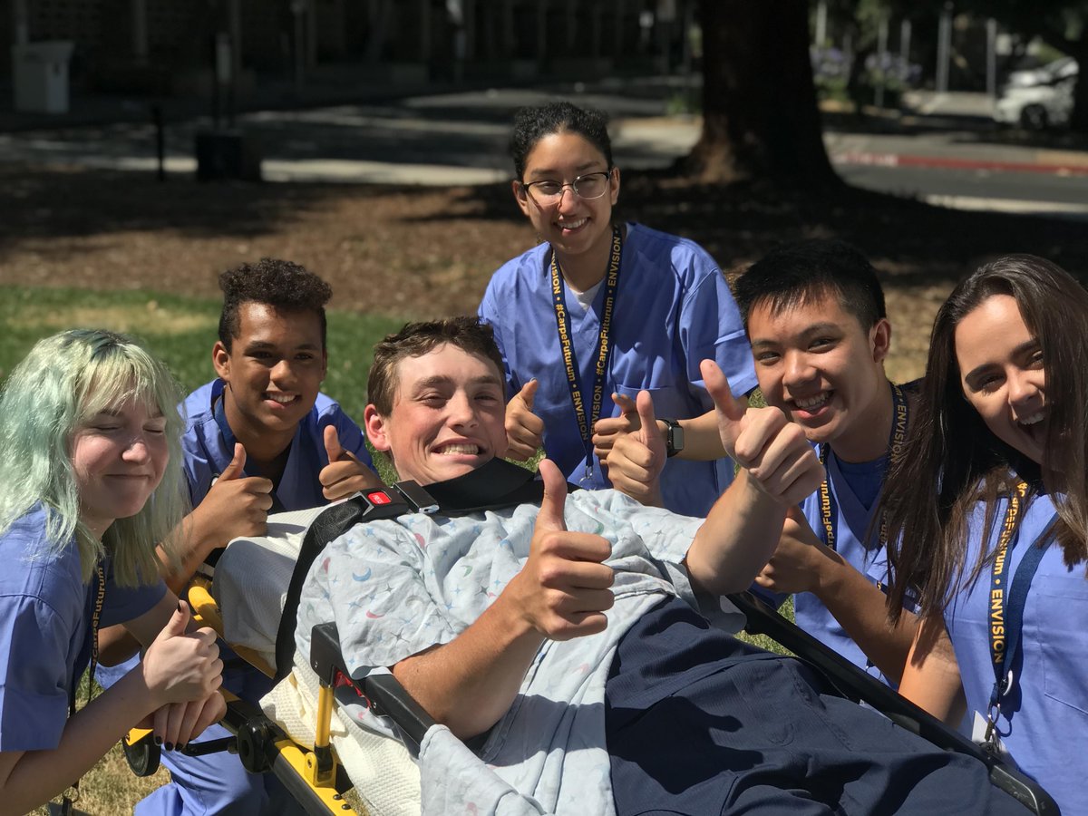 EnvisionByWS's tweet photo. Now that's keeping cool under pressure! #FutureEMS professionals learn the ropes at Advanced #EmergencyMedicine. 🚑  https://t.co/pvXXdwVVb0 https://t.co/hjsOQCGY2C