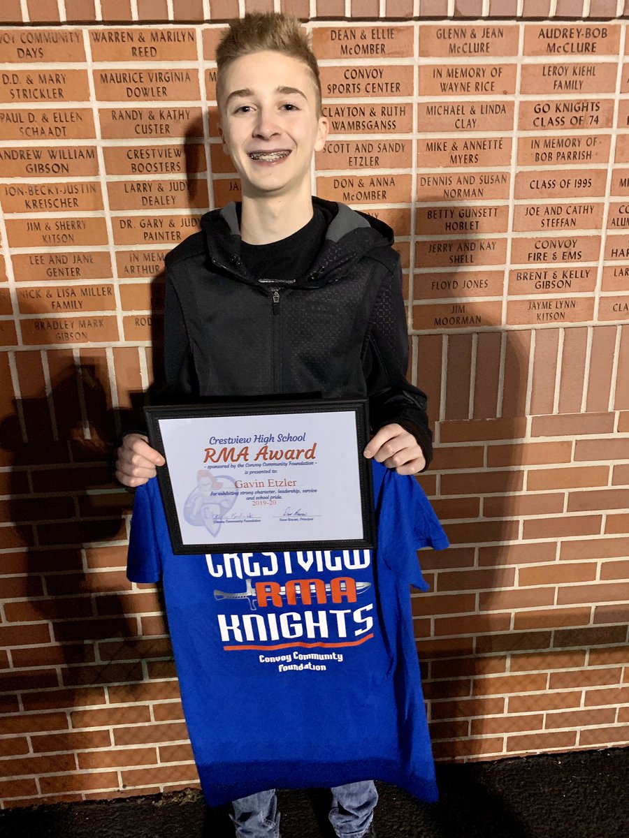 osuetzler4's tweet photo. Gavin was honored tonight at halftime of the football game for receiving the “Right Mental Attitude” Award . We are so proud of his efforts! I have always called Gavin my ☀️ sunshine! Loved reading his teacher comments, he continues to spread positivity wherever he goes! 💛 https://t.co/y2ycCaTDsE