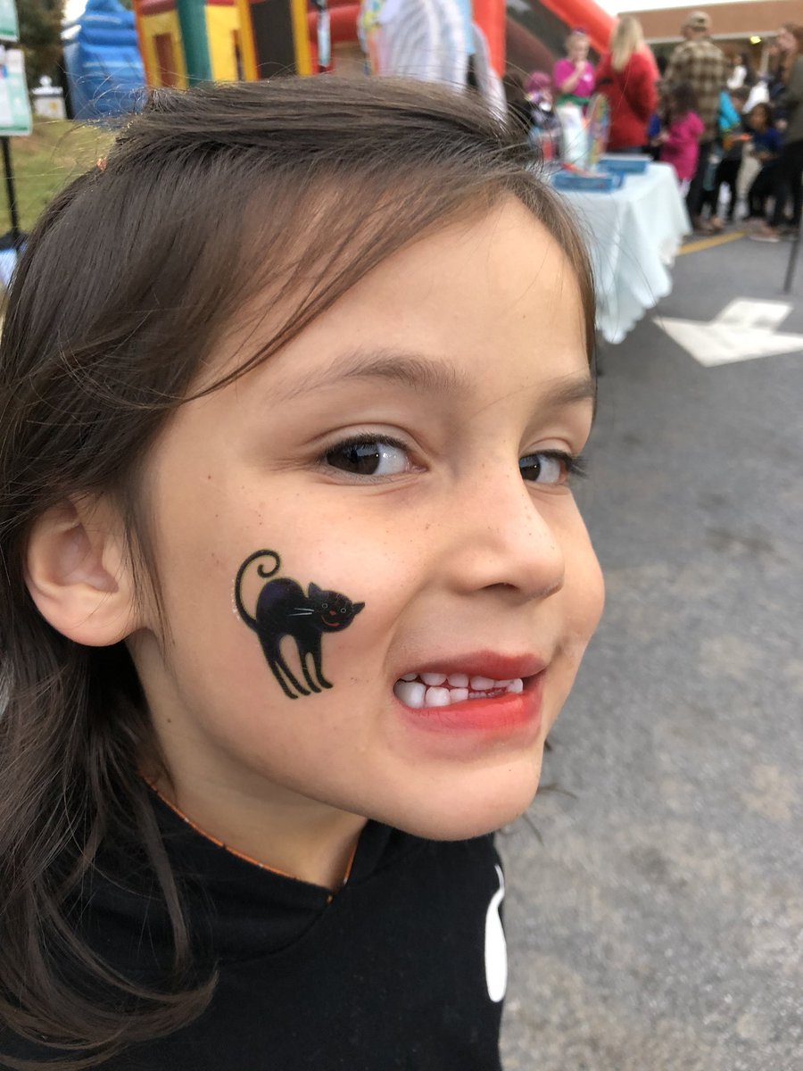 amontejo132's tweet photo. My favorite event of the year! #fallfestival @MtnViewES #allthefriends #allthestudents #somuchfun https://t.co/XvsDj2lTpd