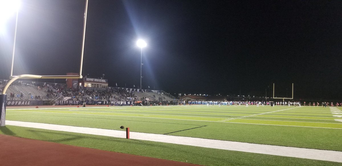 InlandFieldhaus's tweet photo. In #Fontana for #CIFSS Week 8 Sunkist League game between #KaiserHS & #SummitHS. Kickoff set for 7:00pm PT at #MillerHS. Follow for updates. #IEvarsity https://t.co/ggxry1cxXS