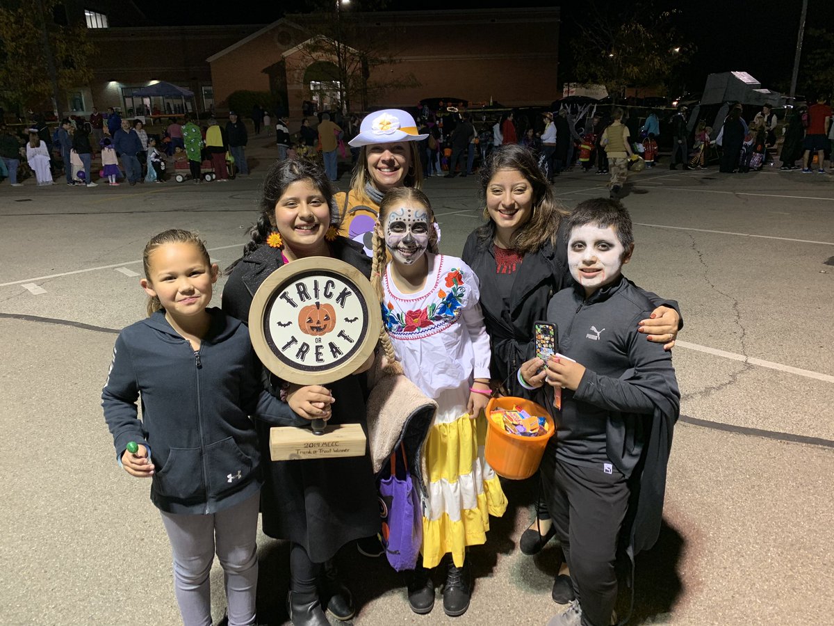 MeccPto's tweet photo. Tonight’s Trunk or Treat was a HUGE Success!  We had thousands of trick or treaters come out on this gorgeous Friday night!  Huge thanks to all of our volunteers and trunk decorators and Congratulations to our winners! https://t.co/tzW8C8GdaN