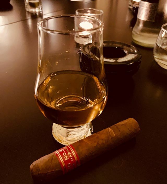 First time I tried the Partagas, series D no. 5. Great cigar and happy to enjoy it at one of the few indoor lounges left in Belgium @hethuisvancleophas. #cuban #cigar #whisky #scotch ift.tt/2pwSDGU
