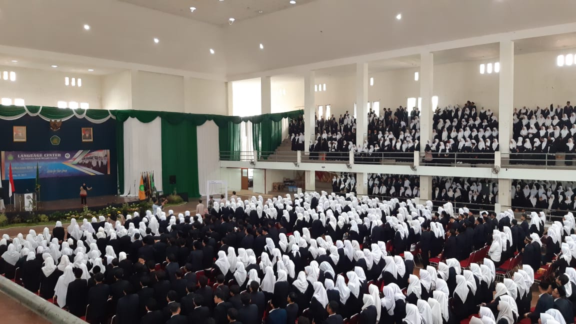 RADIO SIMFONI 107.7 FM (@simfonifmmalang) on Twitter photo Sedang berlangsung wisuda program khusus bahasa inggris tepatnya di gedung sport center yang di hadiri oleh 2880 wisudawan /wisudawati UIN Malang.
<a href="/infoUINmaliki/">UIN Maliki Malang</a> <a href="/UINMalikiMalang/">UIN Malang</a>
#FlashNews #radiomalang #radiohits #radiokampusmalang Sedang berlangsung wisuda program khusus bahasa inggris tepatnya di gedung sport center yang di hadiri oleh 2880 wisudawan /wisudawati UIN Malang.
<a href="/infoUINmaliki/">UIN Maliki Malang</a> <a href="/UINMalikiMalang/">UIN Malang</a>
#FlashNews #radiomalang #radiohits #radiokampusmalang