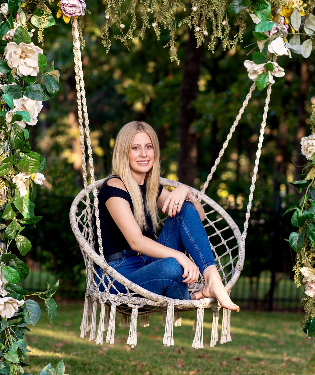 1VintageCouture's tweet photo. “Believe in yourself and you will be unstoppable!”✨🌸
#ModernSenior #seniorchic #DFWphotographer #ExpectExcellence #seniorads #SeniorStyleGuide #seniorinspire #theseniorcollection #seniorstyleguide #senioryear #seniorpics #seniorsunday #seniorphotographer
#seniorpictures https://t.co/IHzgLwSAL7