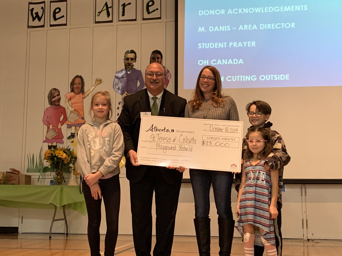 RichardGotfried's tweet photo. @stoc_CCSD @CCSD_edu my thx for including me in the new playground ribbon cutting. It was a pleasure to present a #CFEP #ABCulture cheque.A shout out to all the volunteers & donors including @ParksFdnCalgary @CalgaryKinsmen for their support. #buildingcommunity #getoutsideandplay https://t.co/tJ9tCd8RPU