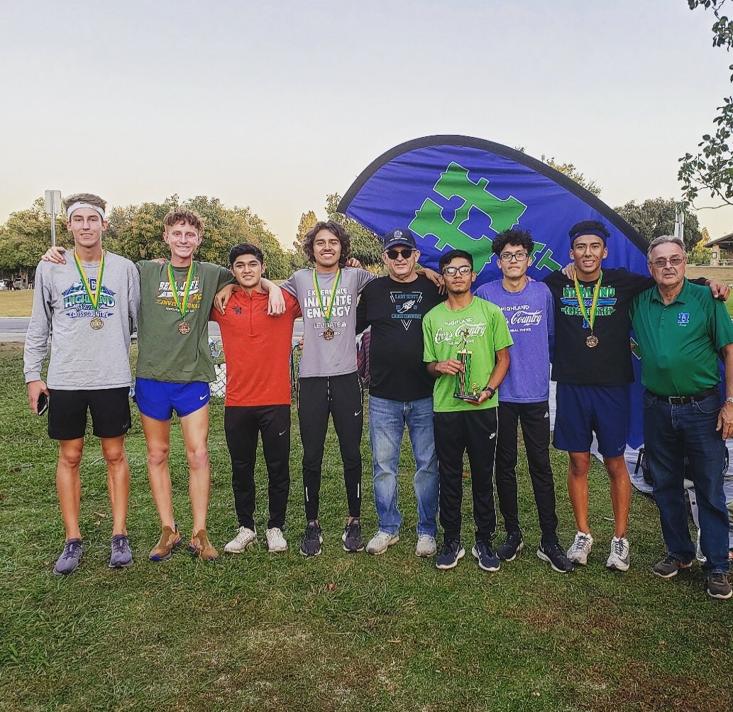 Highland_Scots's tweet photo. @Highland_Scots Congratulations to our Highland Varsity XC team placing 2nd in the Large School race at Clovis Rough Rider Invitational. Shout out to Jacob Yagers for winning the race. #GOSCOTS #SCOTSXC https://t.co/xbxzKAFOnl