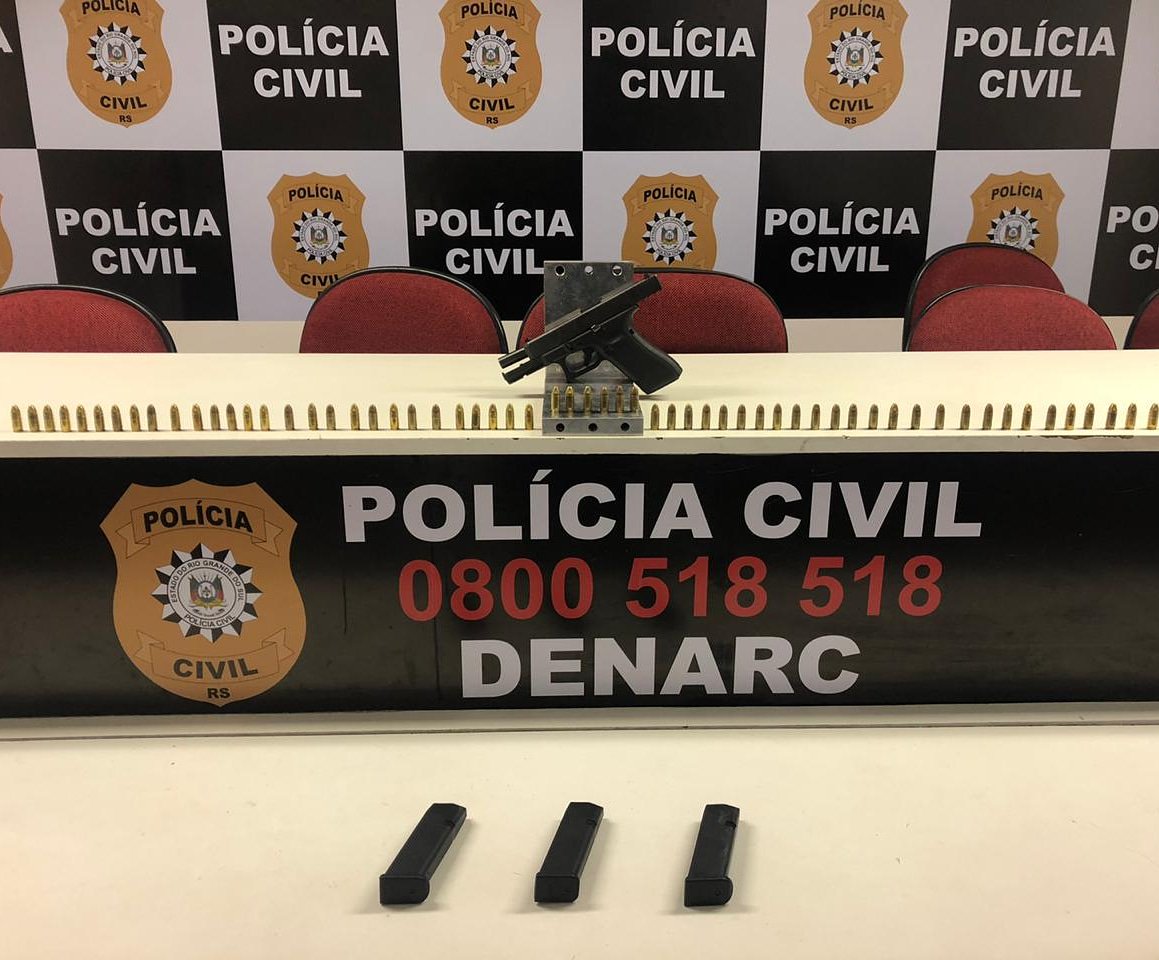 DENARC, na noite desta sexta(18/10),apreendeu uma pistola calibre 9mm na Vila Mariante, Bairro Belém Velho/Lomba do Pinheiro.
Além da pistola, foram apreendidos três carregadores e 61 munições do mesmo calibre.

Disque-denúncia do DENARC
0800 518518