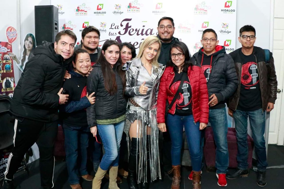 monstersdefey's tweet photo. 📷 | Más de ⚡@officialfey ayer en su presentación en el teatro del pueblo de @feriahidalgo . #FeyDesnudaTour #FeriaHidalgo2019 #Fey #feydancers #FeyTeam https://t.co/u79CjpvPEU