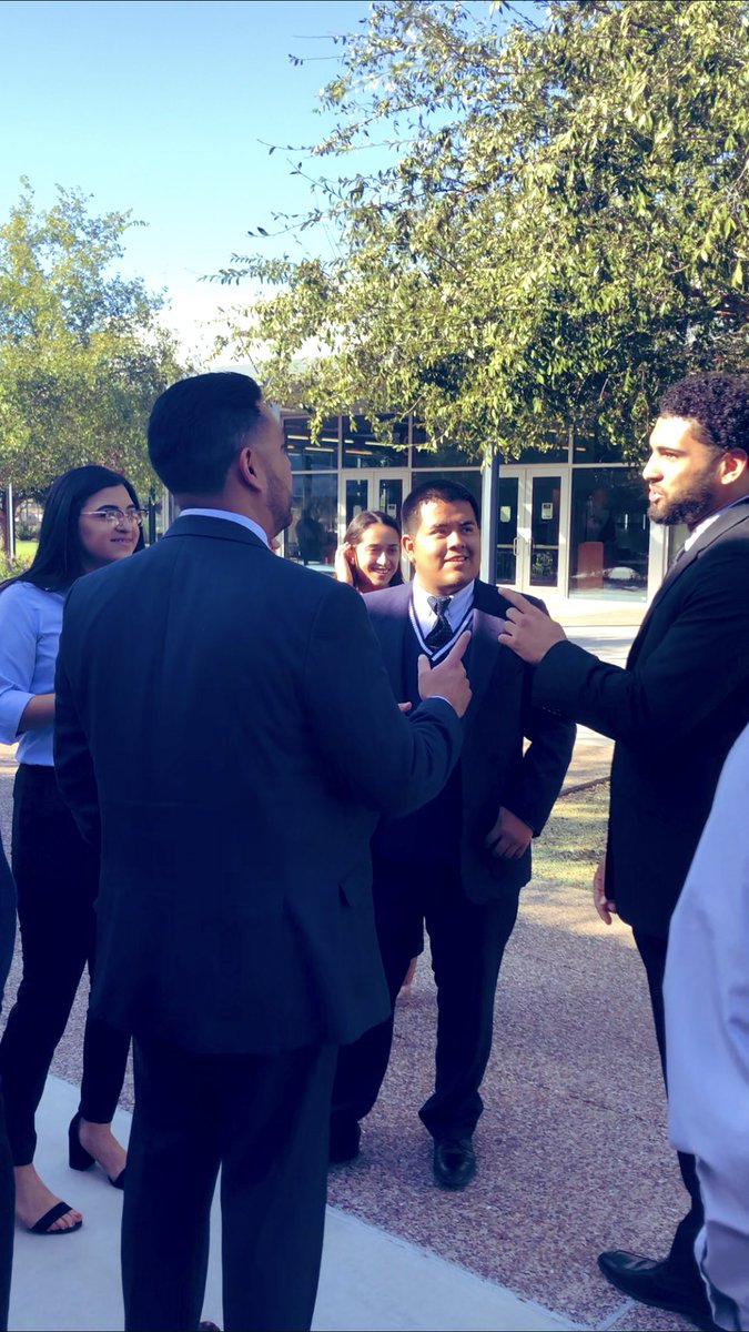 CeezMor's tweet photo. Thank you @YearUpAZ for having me as your #GuestSpeaker with #Class10 I met many of our future interns &amp; I am committed to helping close the #OppDivide. Proud to work for @Homesite as they invest in our community. #Empowerment #MakeADifference #YearUp #Gracias #SiSePuede @YearUp https://t.co/cmgjO48yAK