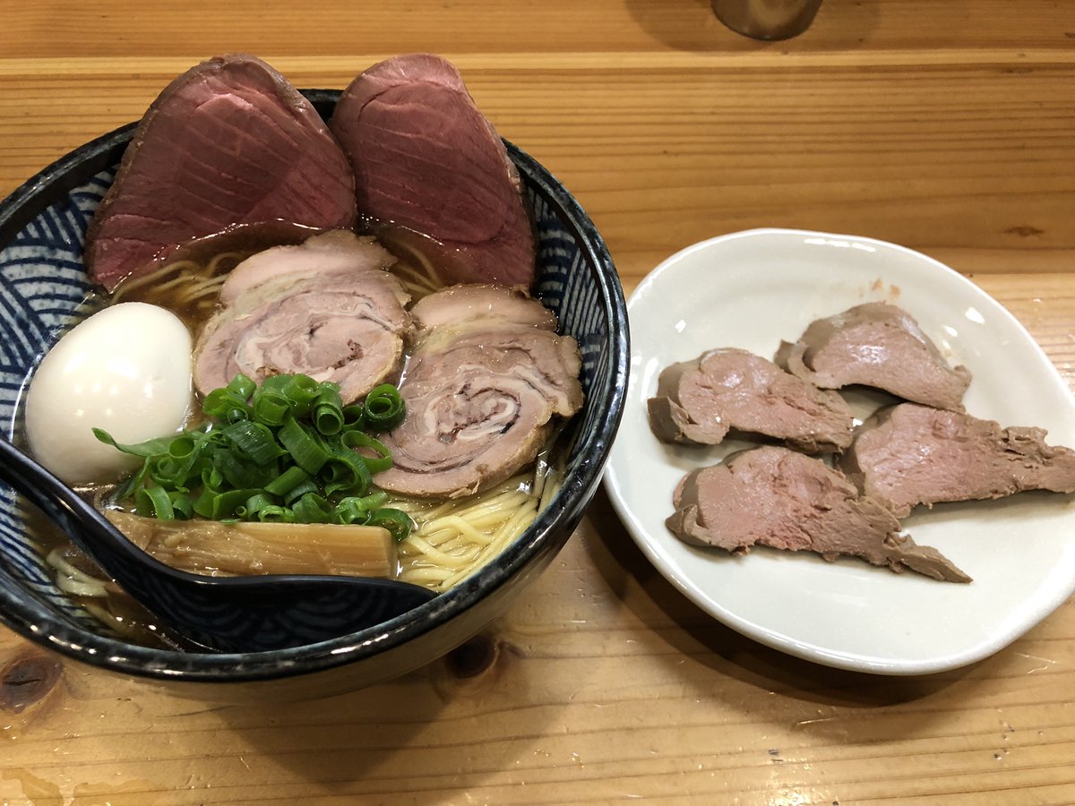 akiahnz's tweet photo. 10/18
#極麺青二犀
#イノシシらーめん (本日限定12食)
#イノシシチャーシュー トッピング
#煮たまご
#豚レバーレアチャーシュー
クセ臭み等が無い上品なイノシシスープに感動🐗🍜🤩👍✨チャーシューを含めてなんか凄いの口にしたわぁの印象が強く残る一杯最高やぁぁぁぁぁあ🐗🍜٩(｡•ω•｡*)و https://t.co/2HYxqlR3BR