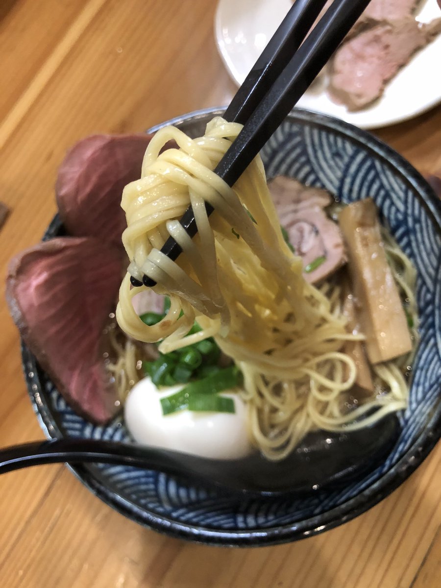 akiahnz's tweet photo. 10/18
#極麺青二犀
#イノシシらーめん (本日限定12食)
#イノシシチャーシュー トッピング
#煮たまご
#豚レバーレアチャーシュー
クセ臭み等が無い上品なイノシシスープに感動🐗🍜🤩👍✨チャーシューを含めてなんか凄いの口にしたわぁの印象が強く残る一杯最高やぁぁぁぁぁあ🐗🍜٩(｡•ω•｡*)و https://t.co/2HYxqlR3BR