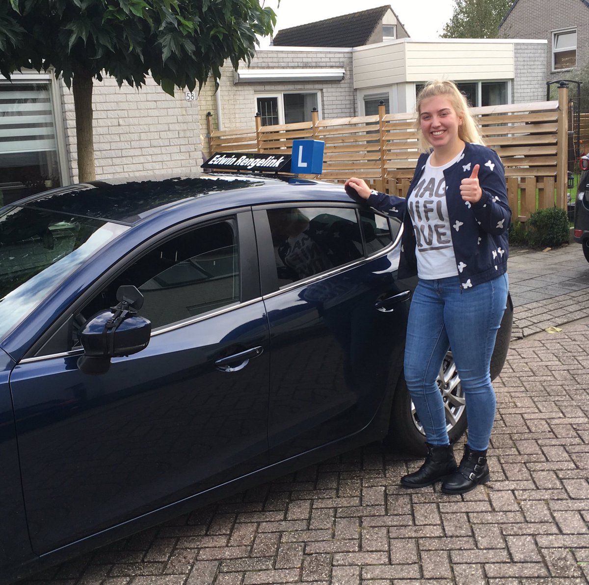 Esther van der Vegt gefeliciteerd met je behaalde autorijbewijs !!!

edwinrengelink.nl