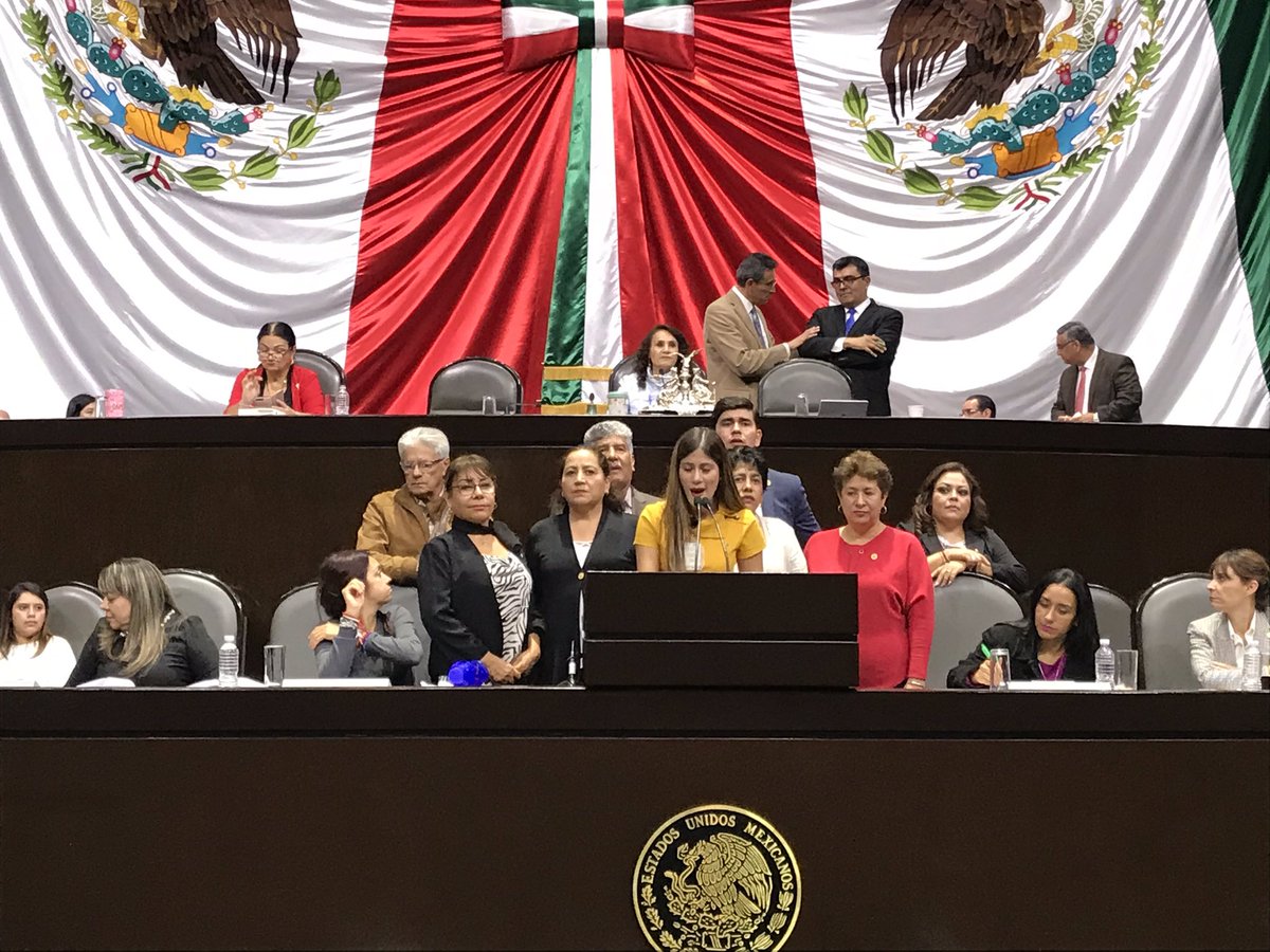 Javier_Hidalgo's tweet photo. En una larga, larga, larga sesión, en @Mx_Diputados aprobamos la Ley de Ingresos; Actualizamos los impuestos (sin aumentarlos) al tabaco y las bebidas azucaradas . Autorizamos IVA a plataformas digitales y eliminamos impuesto para ventas por catálogo. 📝
Bien @DiputadosMorena ! https://t.co/uqL27FeG2N