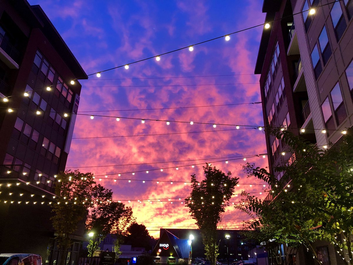 Atlantas sunset tonight, right on cue #thinkpink #october #fall #ATL #atlanta #sunset #pink #BreastCancerAwarenessMonth