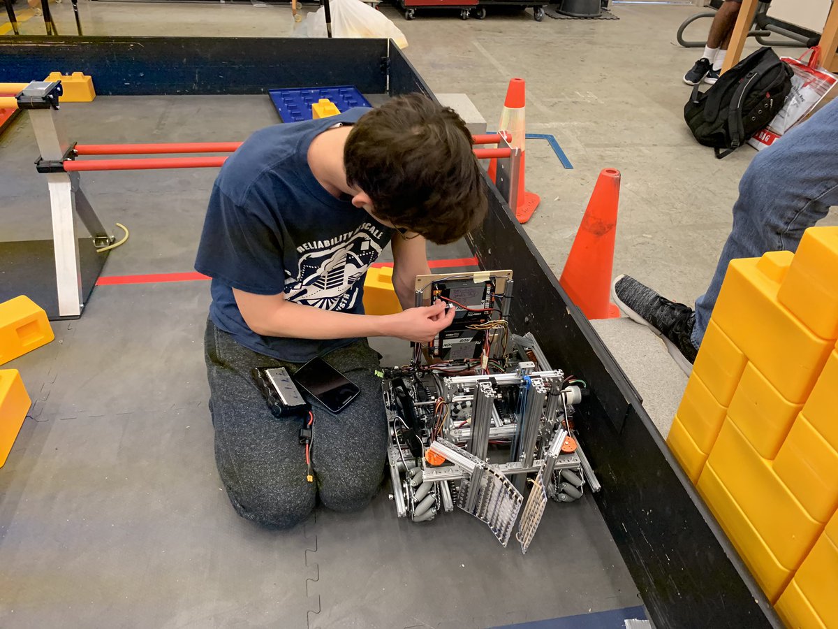 VR6990's tweet photo. Justin is checking some new updates on our robot made just last night
#ftc #robotics #staticvoid #vrhs https://t.co/rWwhADGZ2u