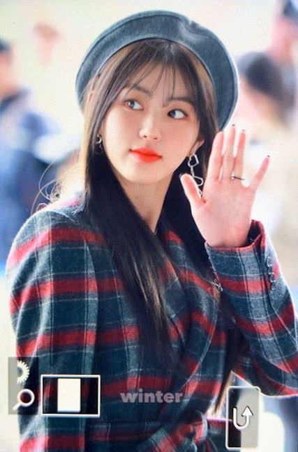 winter000106's tweet photo. 191019 프리뷰

내가돌아넹글넹글 (๑º ﾛ º๑)

#CLC #은빈 #권은빈 #씨엘씨
@CUBECLC https://t.co/JGhtEelBNW