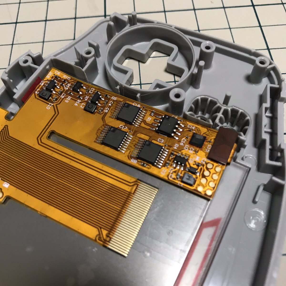 てっしん 以前 ゲームボーイアドバンスの液晶をips液晶v2に交換した際 シェル を削るのがメチャメチャ大変だったので それ用に加工されたシェルを買ってみた ピッタリ このシェルとips液晶v2とスクリーンレンズを揃えれば簡単にバックライト液晶