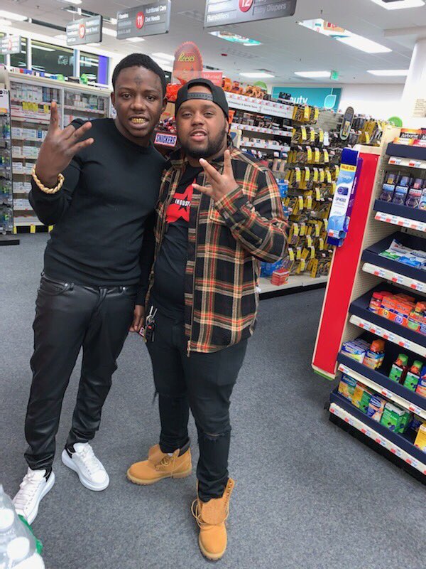 AvenueYoungRon's tweet photo. JACKBOY Dats My Nigga We Like BATMAN &amp; ROBIN.... #SniperGang1500X1800 @1kJackBoy #FREEKODAK @KodakBlack1k 🤮🎯 https://t.co/DXgmzkXVLH