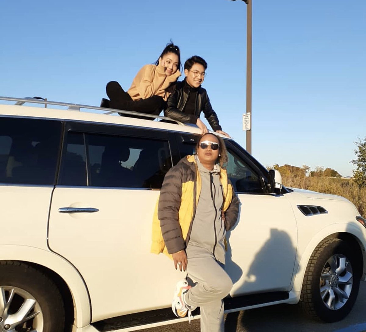 Darrenatics_UAE's tweet image. Ilabas ang kulet! #PairofAces Darren Espanto ,Jona and special guest Negi! :) @Espanto2001