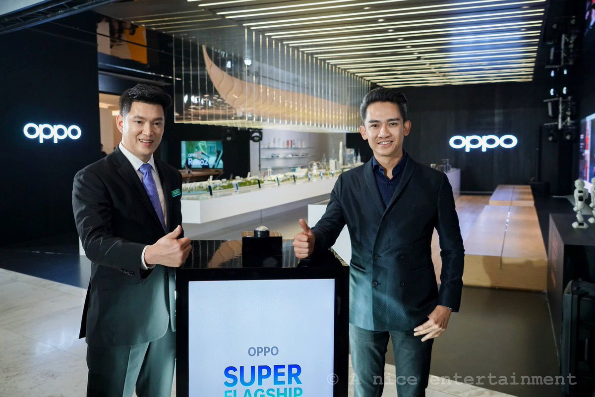 ANiceEnt's tweet photo. OPPO เปิดตัวOPPO Super Flagship Store แห่งแรกในไทย!ณห้างสรรพสินค้าเอ็มควอเทียร์ พร้อมเหล่าซุปตาร์มาร่วมสัมผัสประสบการณ์สุดพรีเมี่ยมและนวัตกรรมใหม่ล่าสุดทั้งญาญ่าอุรัสยา เสปอร์บันด์ ซันนี่ สุวรรณเมธานนท์และต่อธนภพ ลีรัตนขจร
#OPPOSuperFlagshipStore
อ่านต่อ https://t.co/eg6MJRXdtA https://t.co/kcCNt5POUN