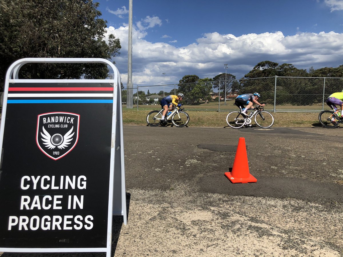 CiclismoCycling's tweet photo. Live from #heffronpark @rbotcc #RacingClub #cucling https://t.co/kV9rnGxyDG