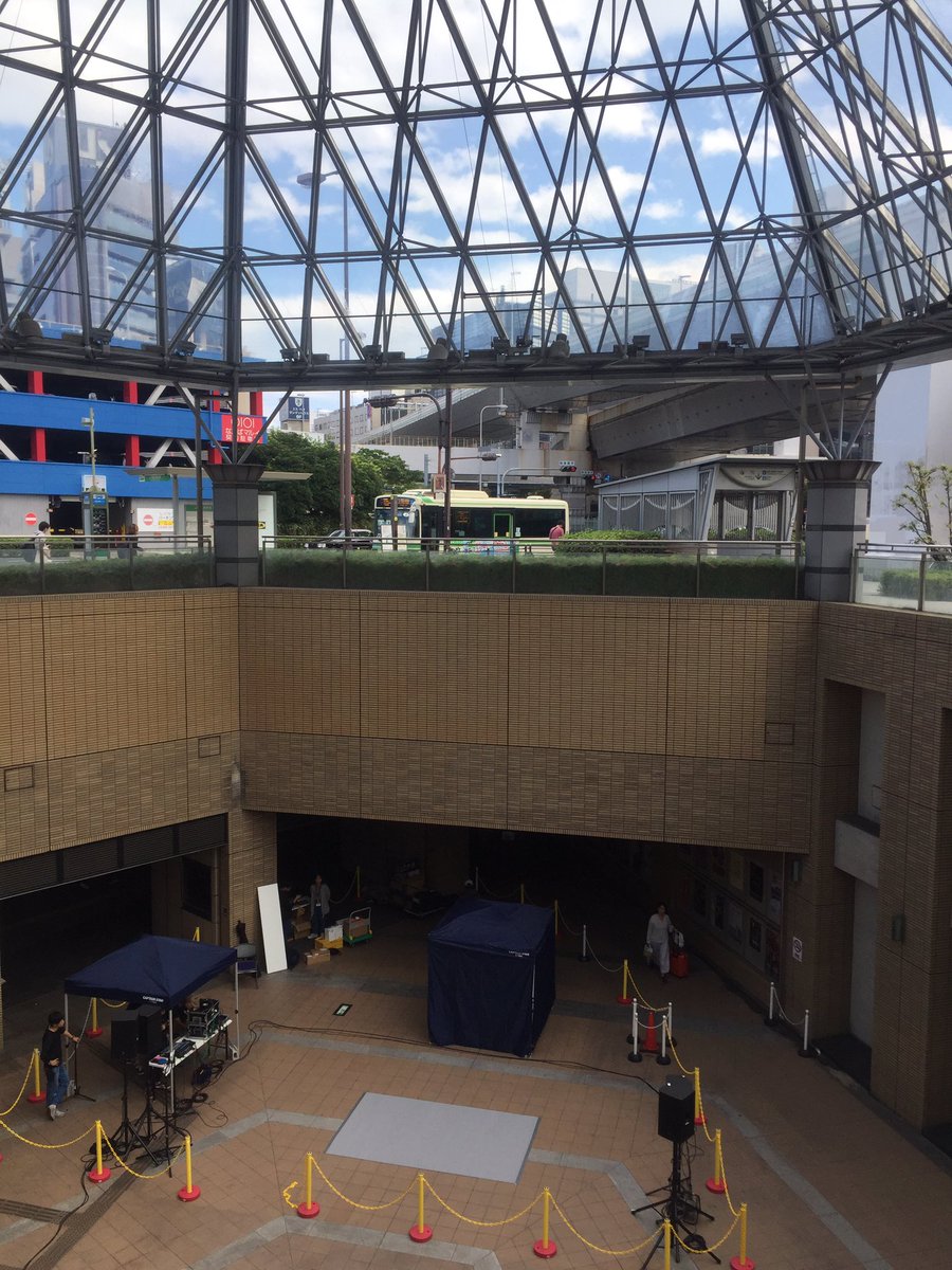 【#キムヨングク】本日は湊町リバープレイスプラザ1(場所は写真屋根の下)にて、1部15:30～、2部18:00～!
JIN LONGGUO(キムヨングク)2nd Mini Album [MONO DIARY]発売記念リリースイベント開催。関西ラスト2日！沢山のご来場お待ちしています^^
jsljapan.jp/bbs/board.php?…
#JINLONGGUO #KimYongGuk