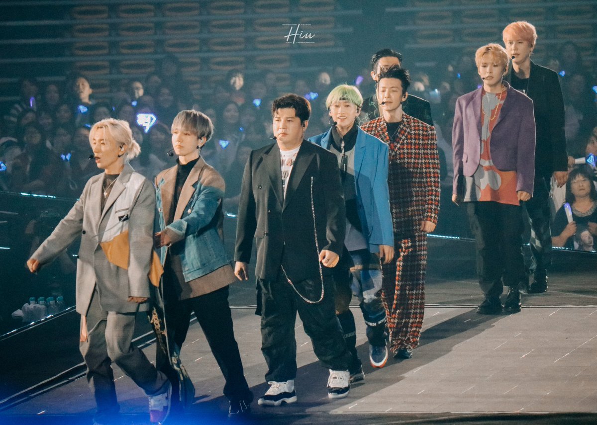 dalittlehiu's tweet photo. Super Show 8 in Seoul.
충성!

#SUPERJUNIOR #슈퍼주니어 #SUPERSHOW8 https://t.co/PFtDClYgiJ