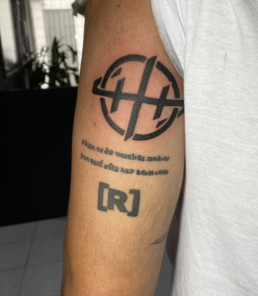 carlos_correaa's tweet photo. #414 #prepos #10motattoo #estonopara https://t.co/cx0oFSE5xv