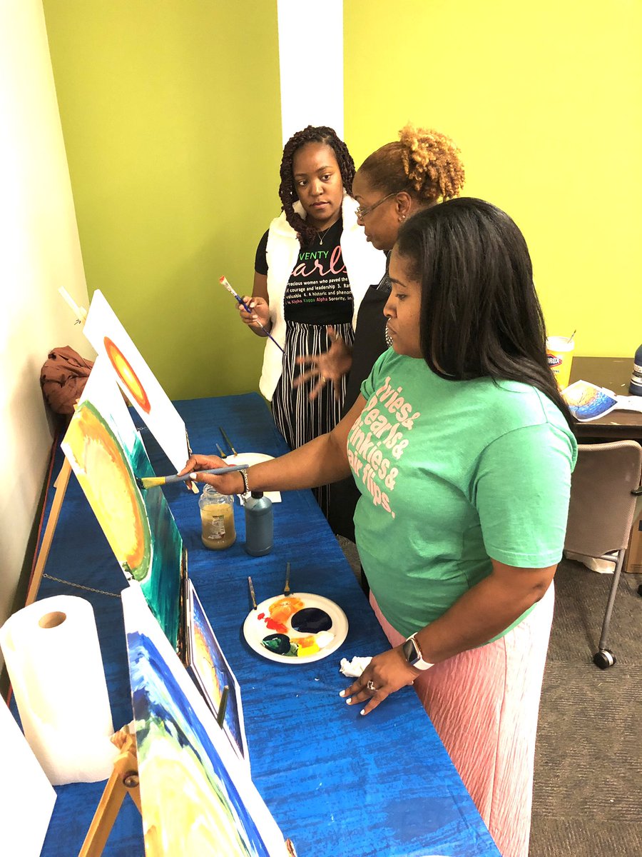 XiZetaOmegaAKA's tweet photo. 💗 Asbury Dwelling residents were artists for the evening with MTC Art Studio. Members & residents painted a nature science reminiscent of legendary artist Romare Bearden of the Harlem Renaissance. #xzoAKA #AKA1908 #Excellence #HarlemRenaissance #PaintParty #TheArts #TargetIV 💚 https://t.co/qjelTkbjoP