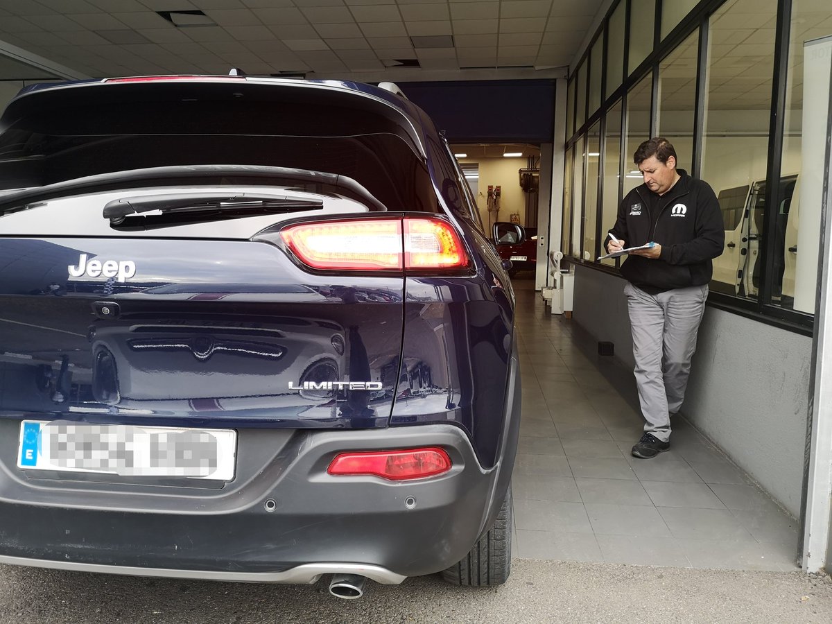 Jeep_es's tweet photo. Ha llegado el día que tu #Jeep se merece. Hoy lo ponemos a punto en el #MoparDay. https://t.co/wDXwq9IgS6