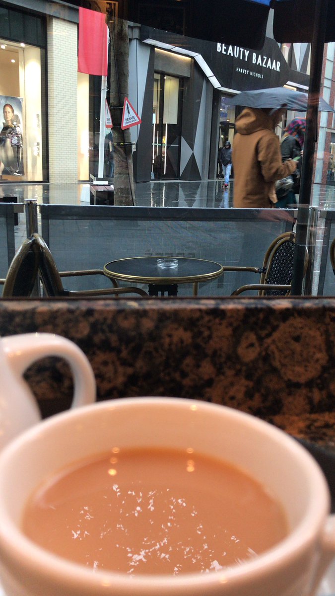 ShinnimanDarien's tweet photo. I am starting to enjoy rainy days in England #helloliverpool #imateaperson https://t.co/gcpSopHe50