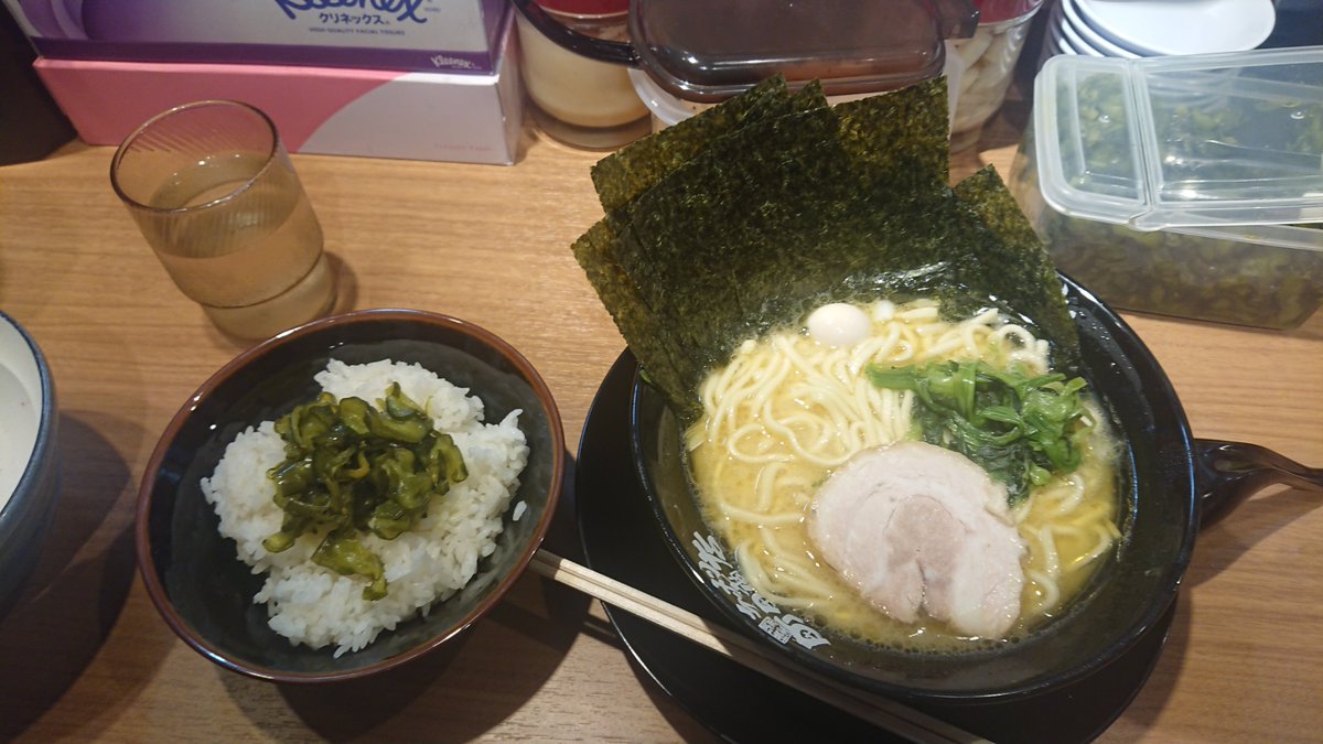 いまかわたまき 町田商店 武蔵小杉 塩ラーメン 海苔 ライス 固め濃いめ多め 500円のうちに再訪ということで今度は塩を食べてきました あと漬物をいただくためにライスも追加 濃いめにしたらスープがけっこう塩辛かったけど 麺と一緒なら問題なし ライス いまかわたまき 町田商店 武蔵小杉 塩ラーメン 海苔 ライス 固め濃いめ多め 500円のうちに再訪ということで今度は塩を食べてきました あと漬物をいただくためにライスも追加 濃いめにしたらスープがけっこう塩辛かったけど 麺と一緒なら問題なし ライス
