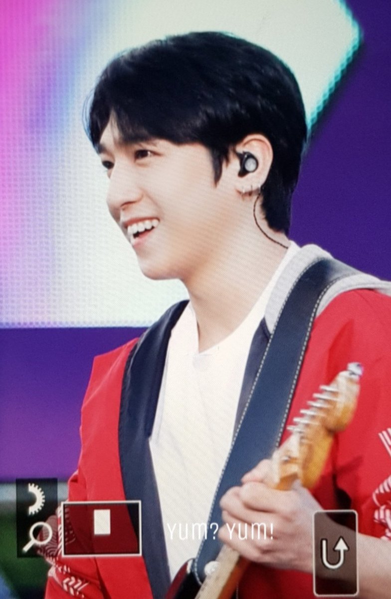 P_930116's tweet photo. 191019 GMF pre. #DAY6 #데이식스
#성진 @DAY6_BOBSUNGJIN 
갓성진 천지개벽 https://t.co/pZPukBhGpF