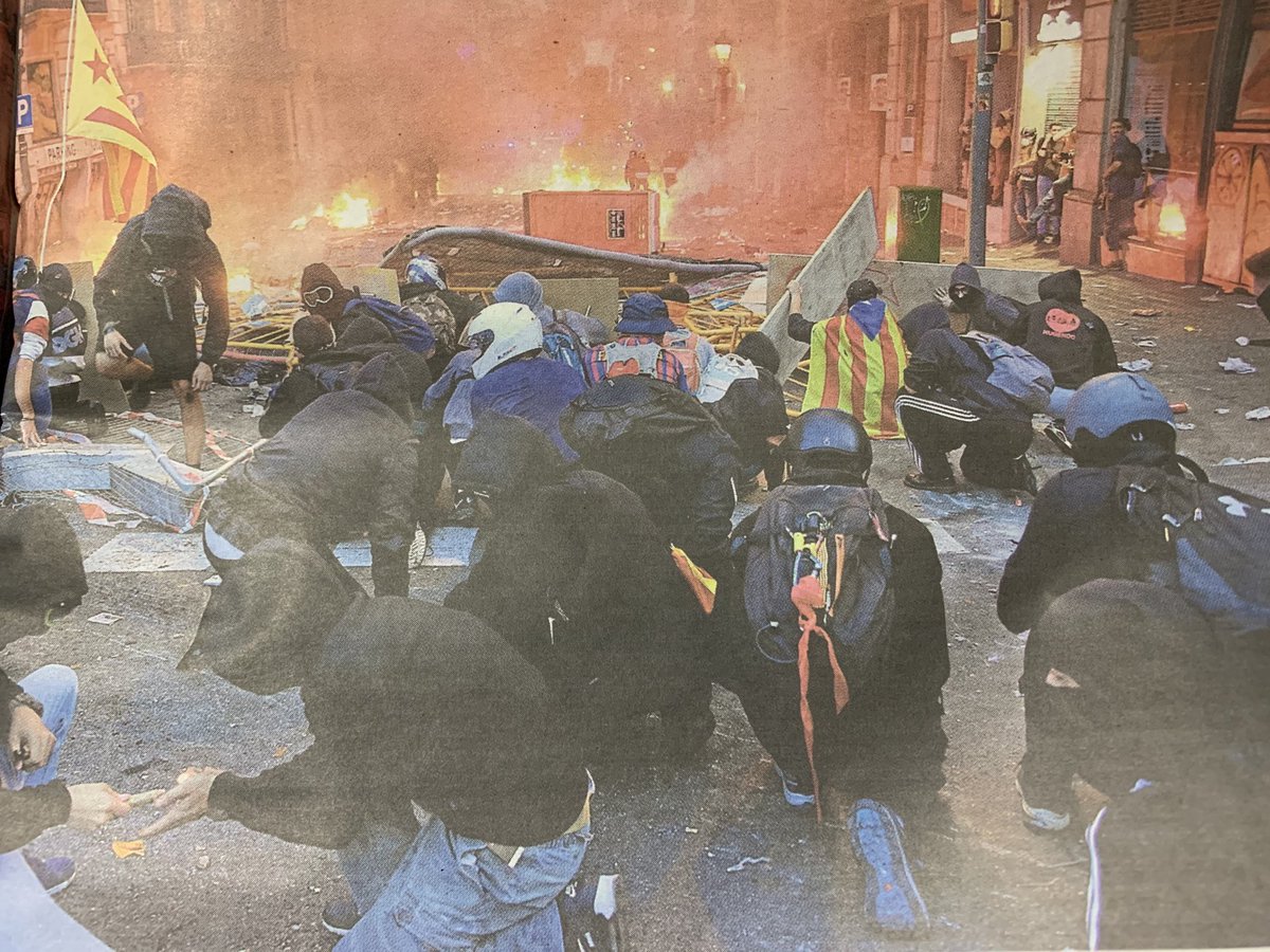judioscatalanes's tweet photo. España, Europa: no nos dejéis sólos. 
La turba que nos odia por ser españoles, por ser judíos, está ya a las puertas. Y en ese momento, ni las palabras del Shemá en el quicio los detendrá. https://t.co/mULDnQzcsc