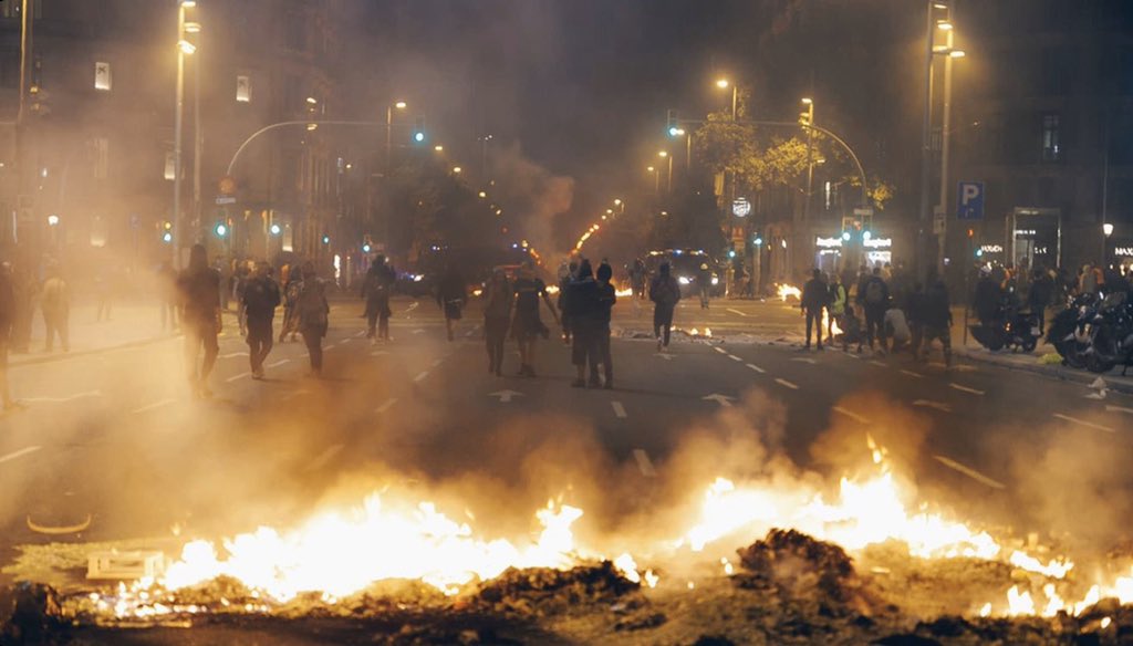 judioscatalanes's tweet photo. España, Europa: no nos dejéis sólos. 
La turba que nos odia por ser españoles, por ser judíos, está ya a las puertas. Y en ese momento, ni las palabras del Shemá en el quicio los detendrá. https://t.co/mULDnQzcsc